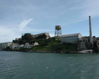v3/98/564398/3/44335198.Alcatraz004.jpg
