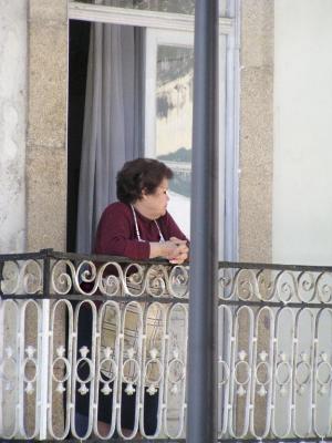 v3/99/30199/3/44458290.ladyonBalcony.jpg