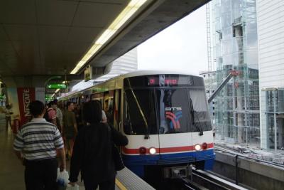 Arrival of Skytrain and to the Right is the Worlds Largest Shopping Bldg Coming Up _DSF0303.JPG