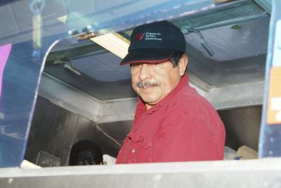 Mexican food truck person DSCF0183.jpg