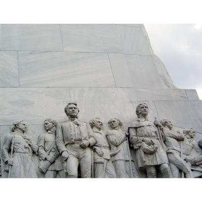 Monument aux hros avec le colonel Travis et le lgendaire David Crockett