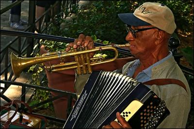 v3/99/567999/3/49395877.onemanband.jpg