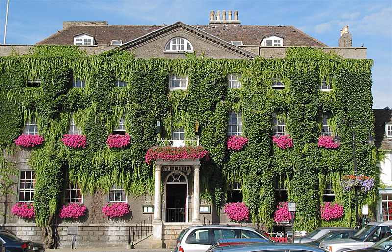 Angel Hotel 3